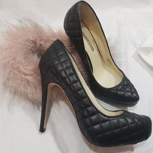 BCBGeneration 5.5 black heel pumps like new!